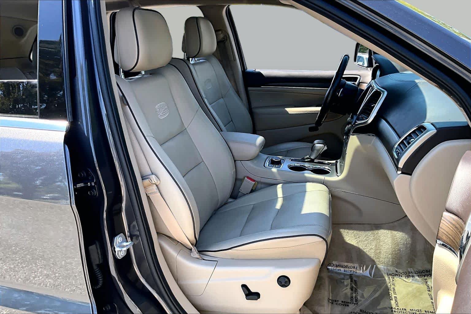 Used 2017 Jeep Grand Cherokee Overland AWD/4WD image 9