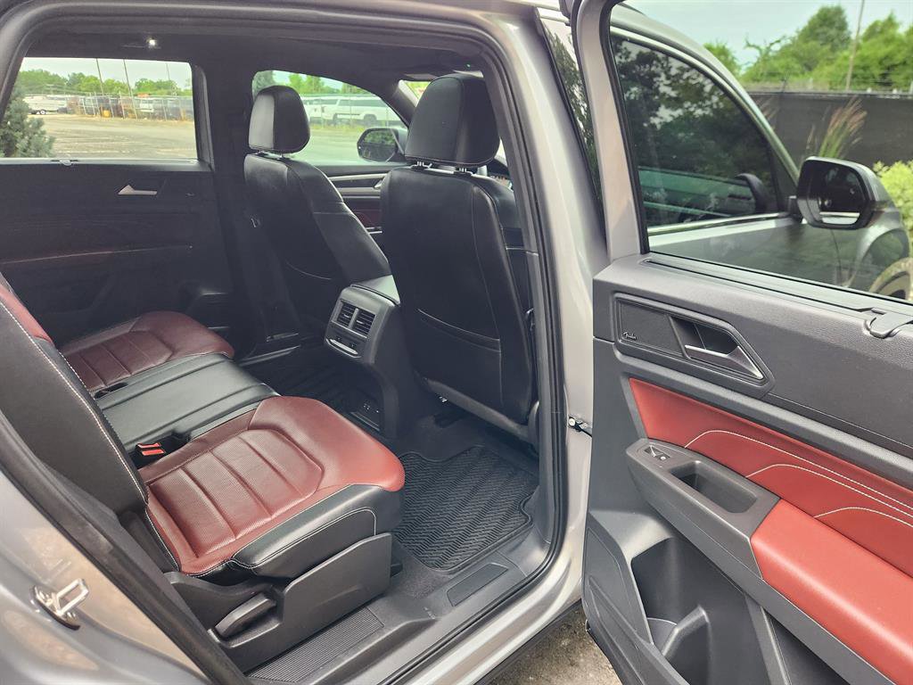 Certified 2022 Volkswagen Atlas Cross Sport SEL Premium R-Line image 16