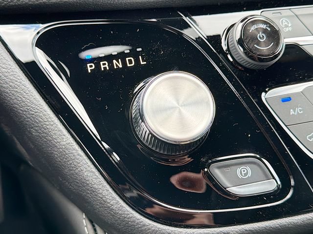 New 2026 Chrysler Pacifica Limited w/ Uconnect Theater Family Group FWD image 16