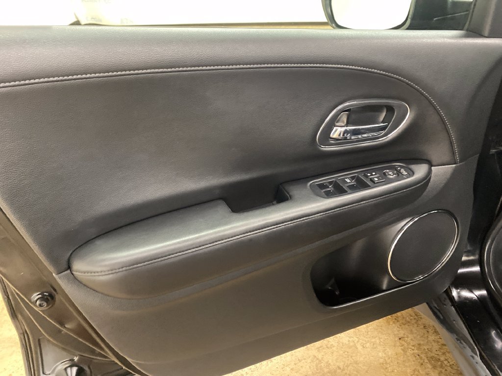 Used 2018 Honda HR-V EX-L image 8
