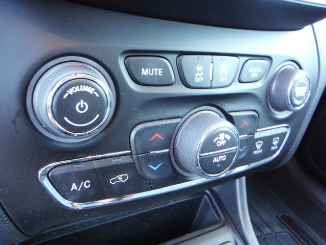 Certified 2022 Jeep Cherokee Limited AWD/4WD image 27