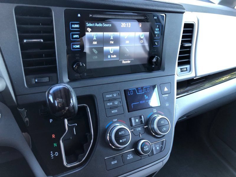 Used 2015 Toyota Sienna XLE FWD image 19
