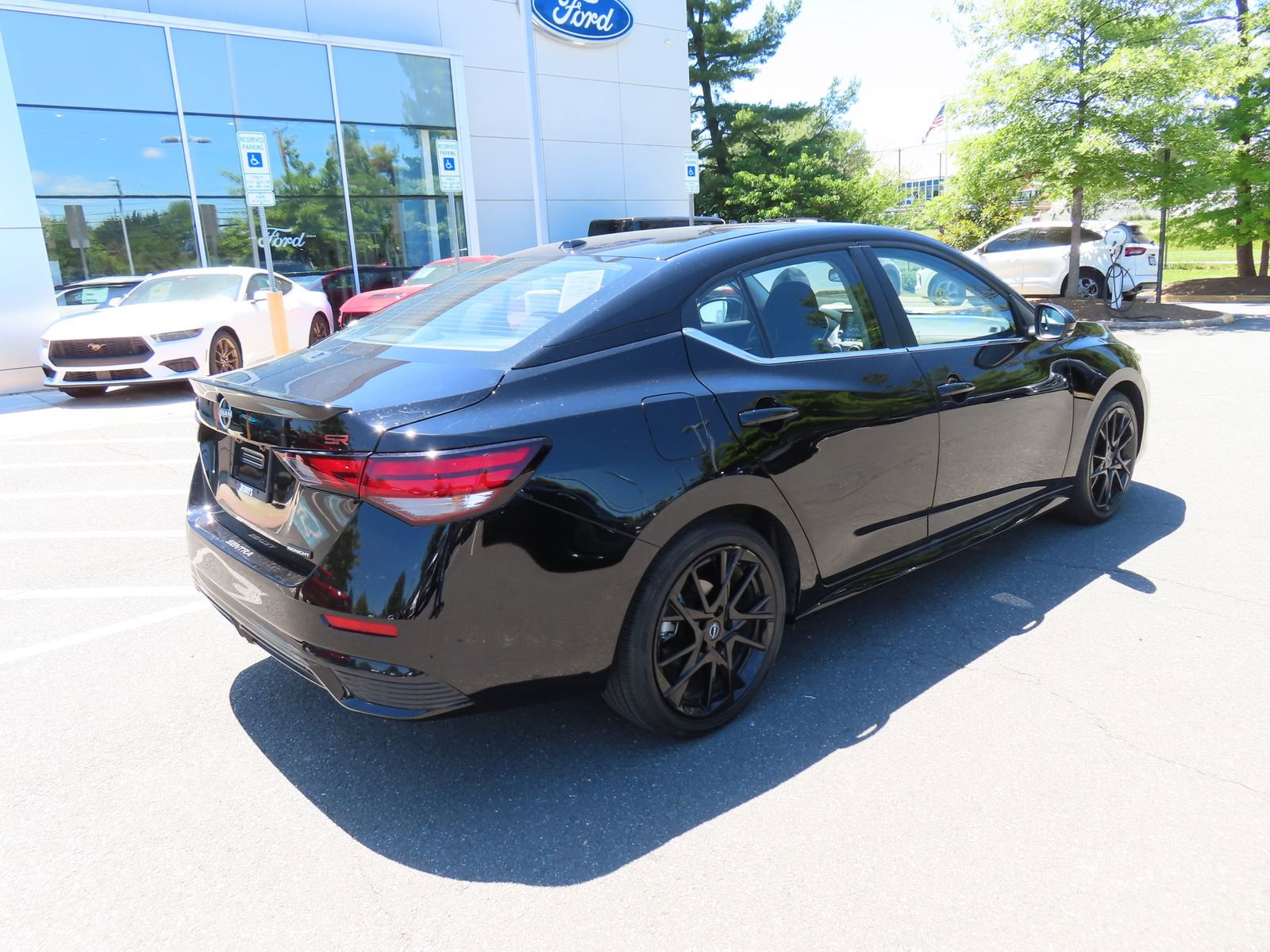 Used 2025 Nissan Sentra SR w/ Midnight Edition FWD image 5