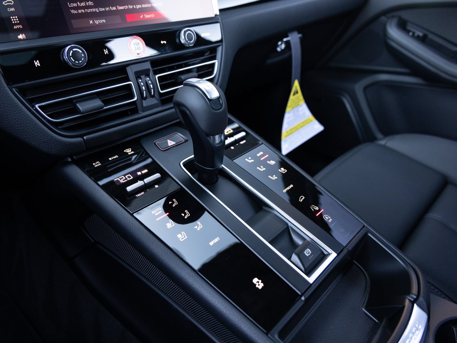 Certified 2026 Porsche Macan AWD/4WD image 17