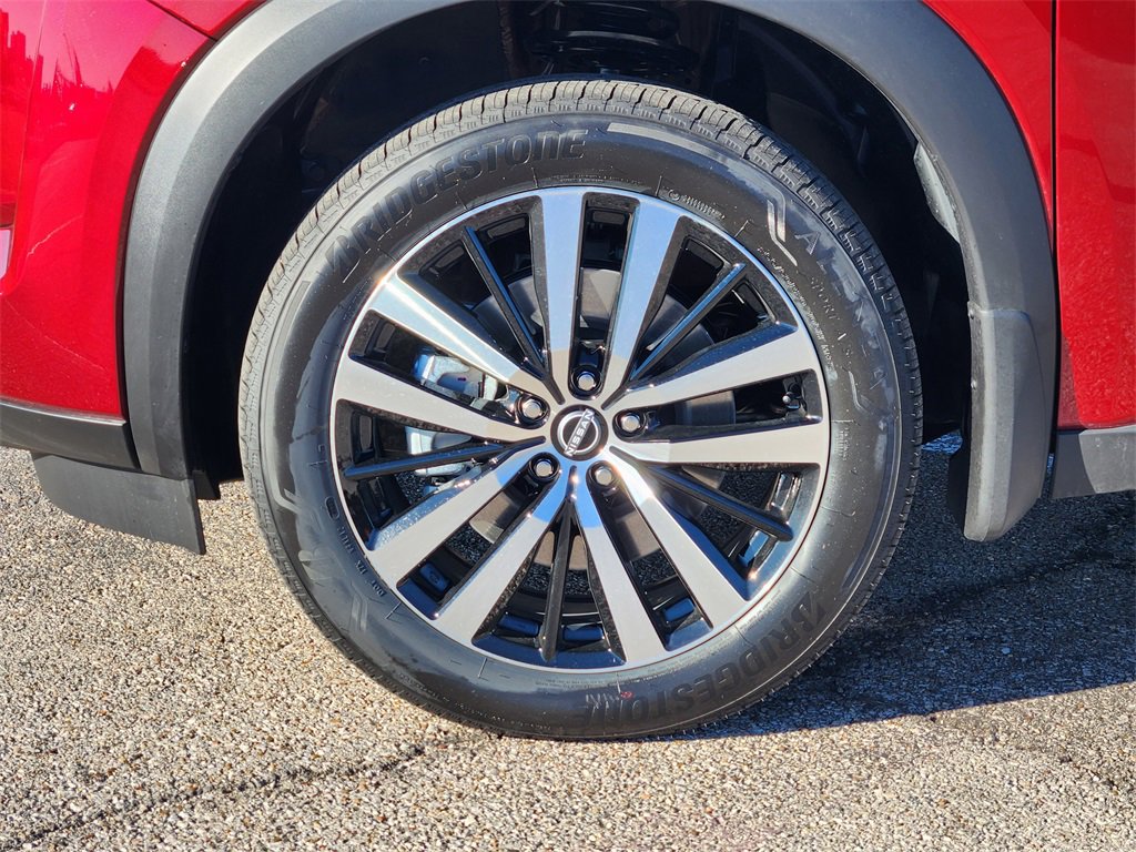 New 2025 Nissan Pathfinder Platinum w/ Black Appearance Package image 7