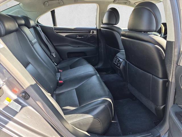 Used 2015 Lexus LS 460 w/ Comfort Package RWD image 20