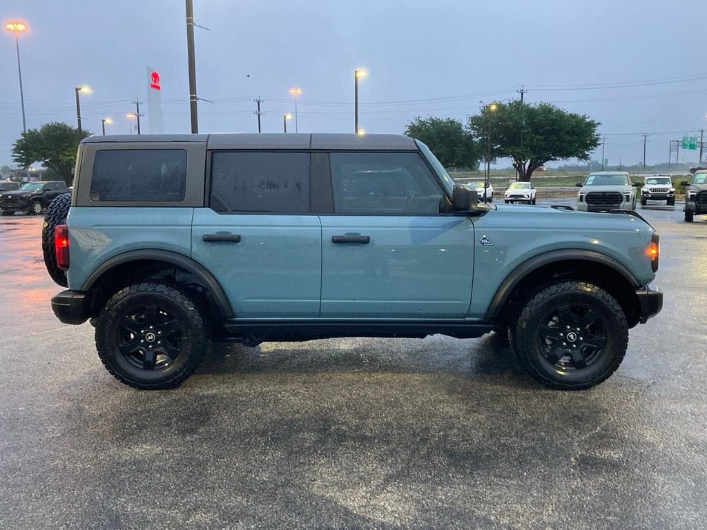Used 2023 Ford Bronco Black Diamond image 4