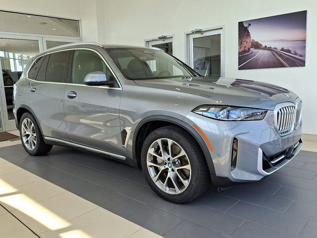 Certified 2025 BMW X5 xDrive50e image 1