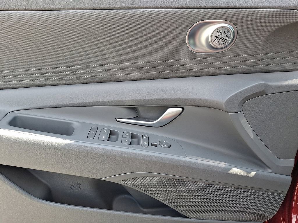 Used 2023 Hyundai Elantra SEL FWD image 13