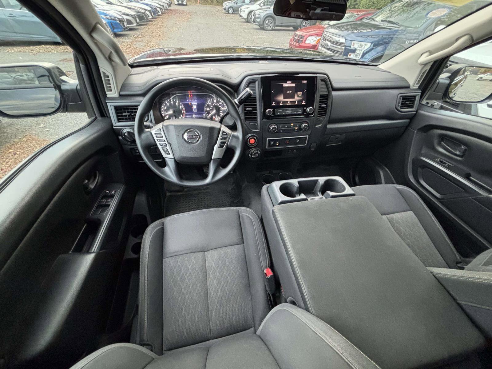 Used 2022 Nissan Titan S image 14