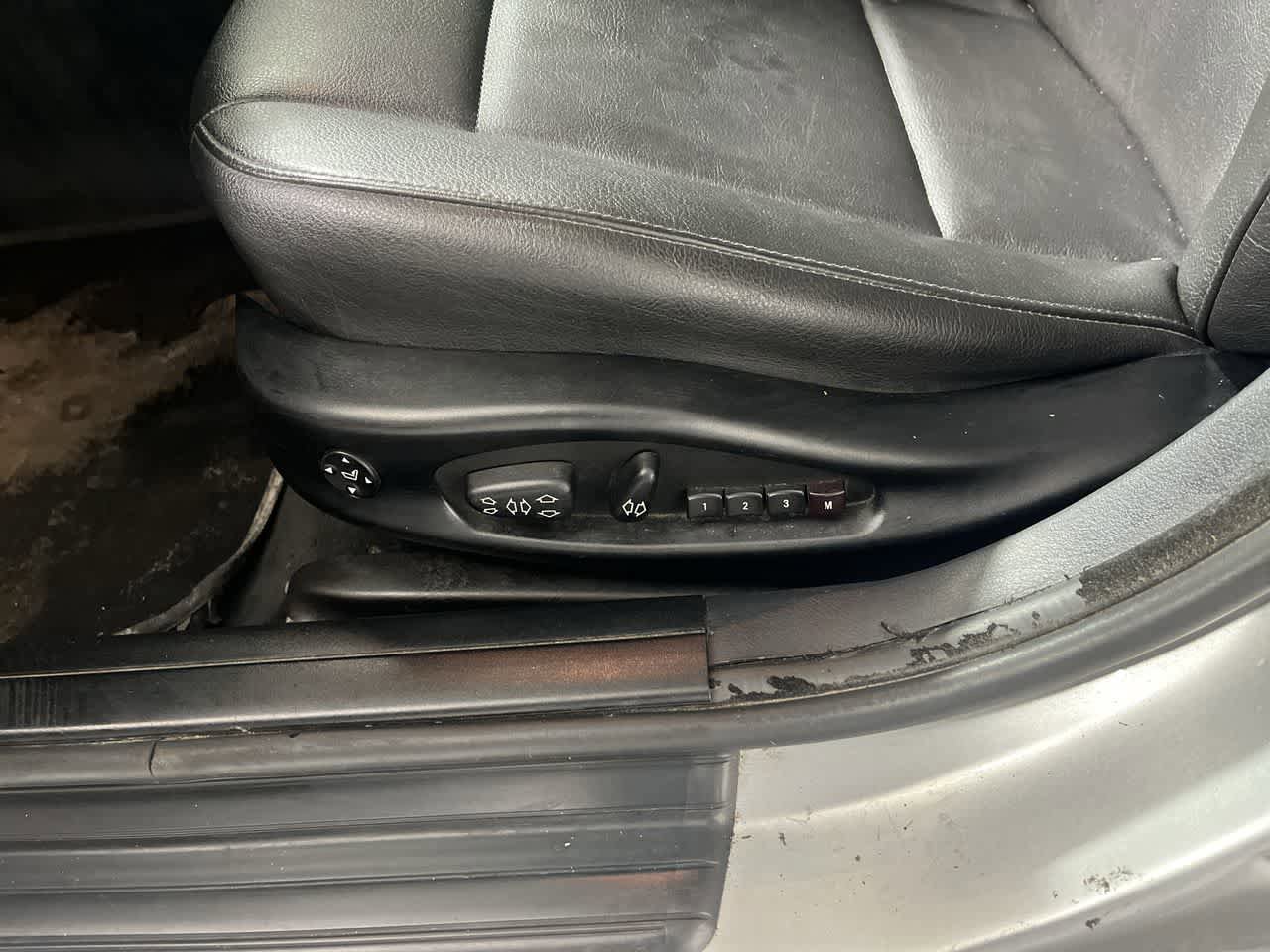 Used 2005 BMW 325i Sedan RWD image 14