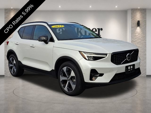 Certified 2023 Volvo XC40 B5 Plus w/ Climate Package AWD/4WD video 1