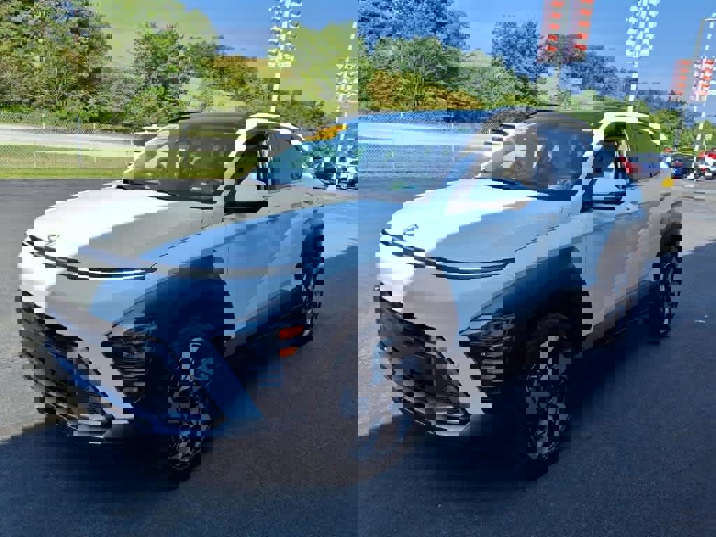 Used 2024 Hyundai Kona Limited image 3