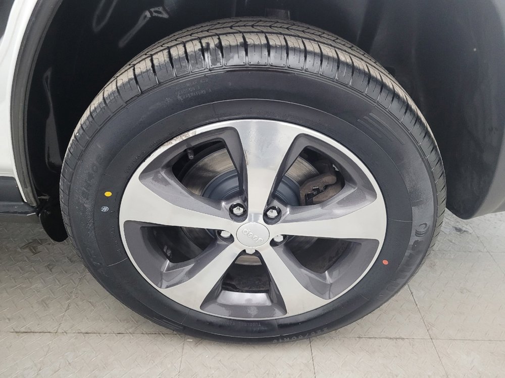 Used 2019 Jeep Cherokee Limited image 31