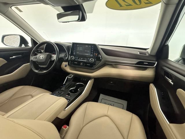 Used 2021 Toyota Highlander XLE AWD/4WD image 33