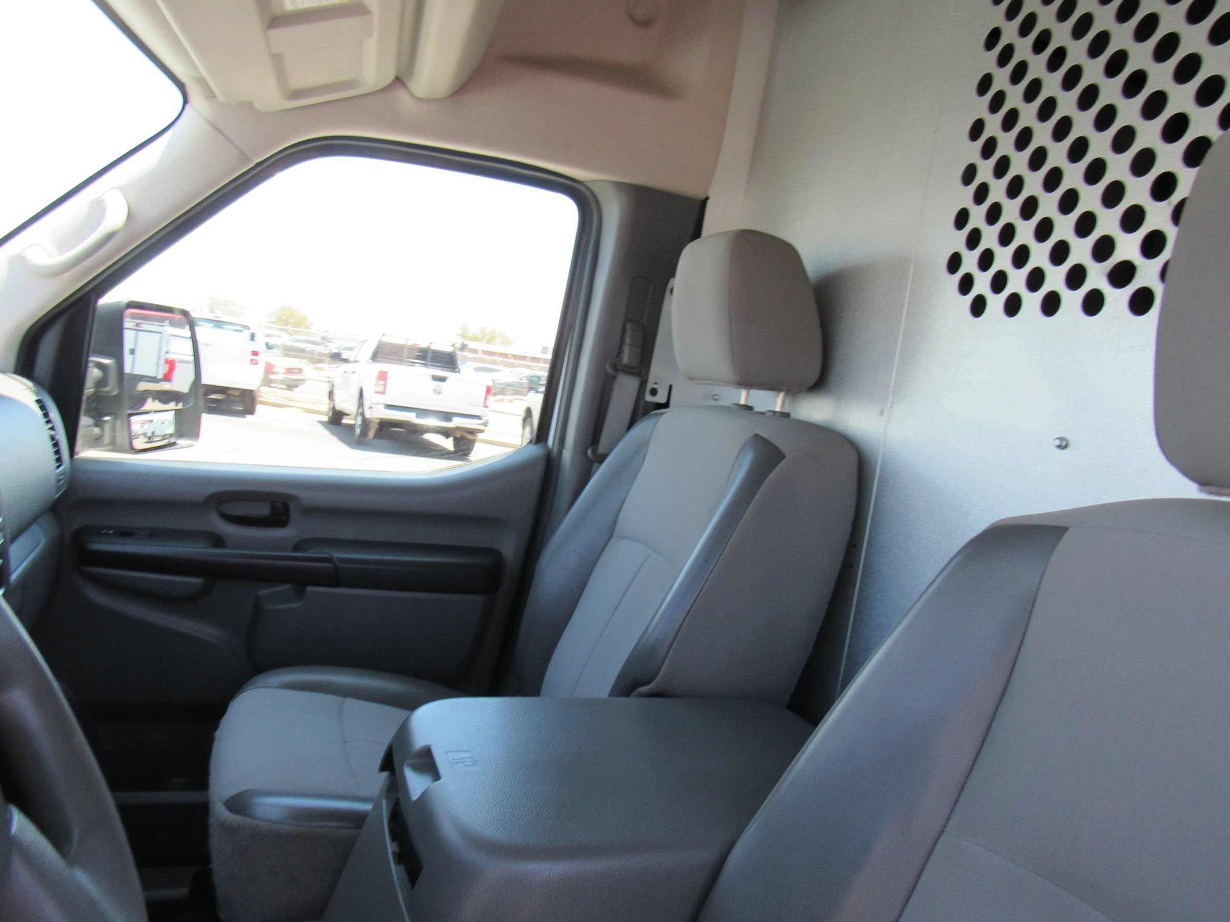 Used 2017 Nissan NV 3500 SV RWD image 12