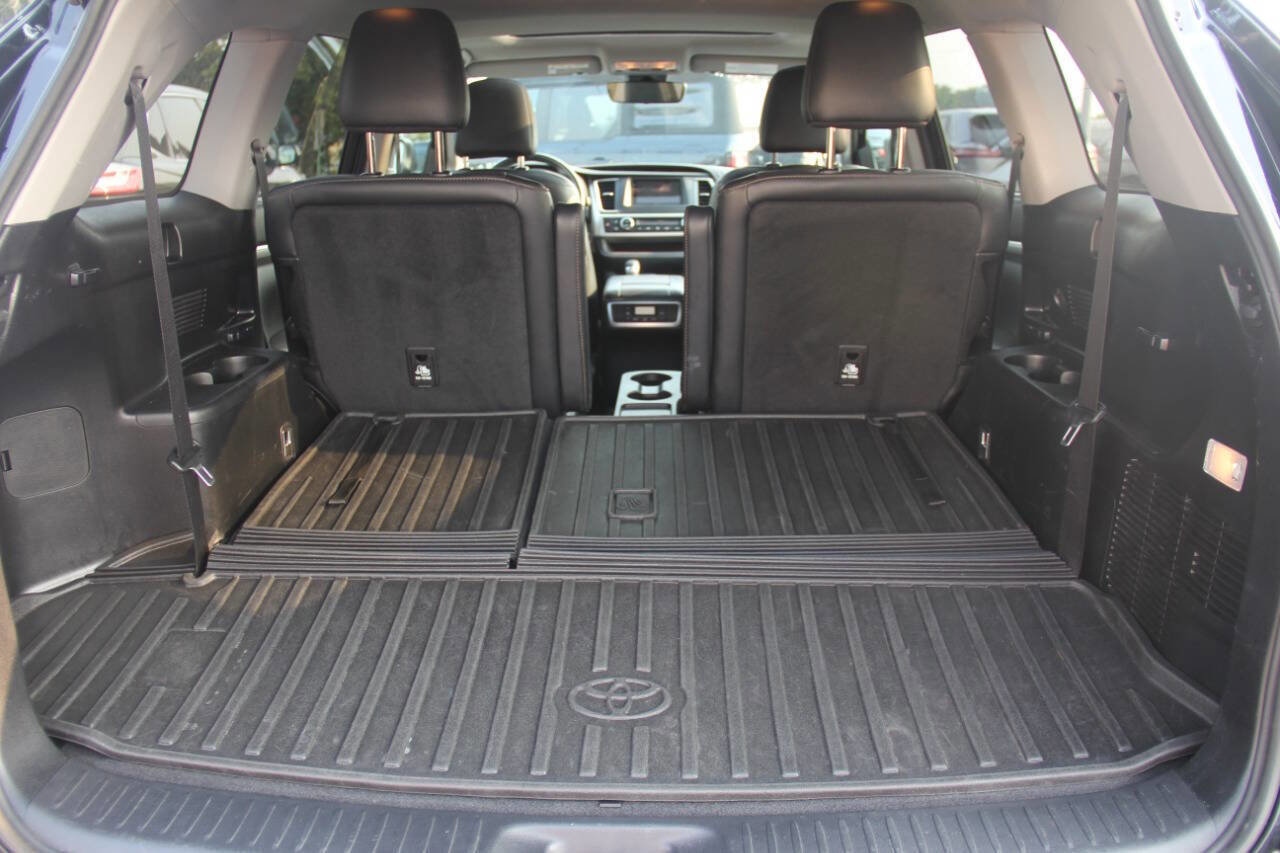 Used 2018 Toyota Highlander Limited AWD 4dr SUV image 13