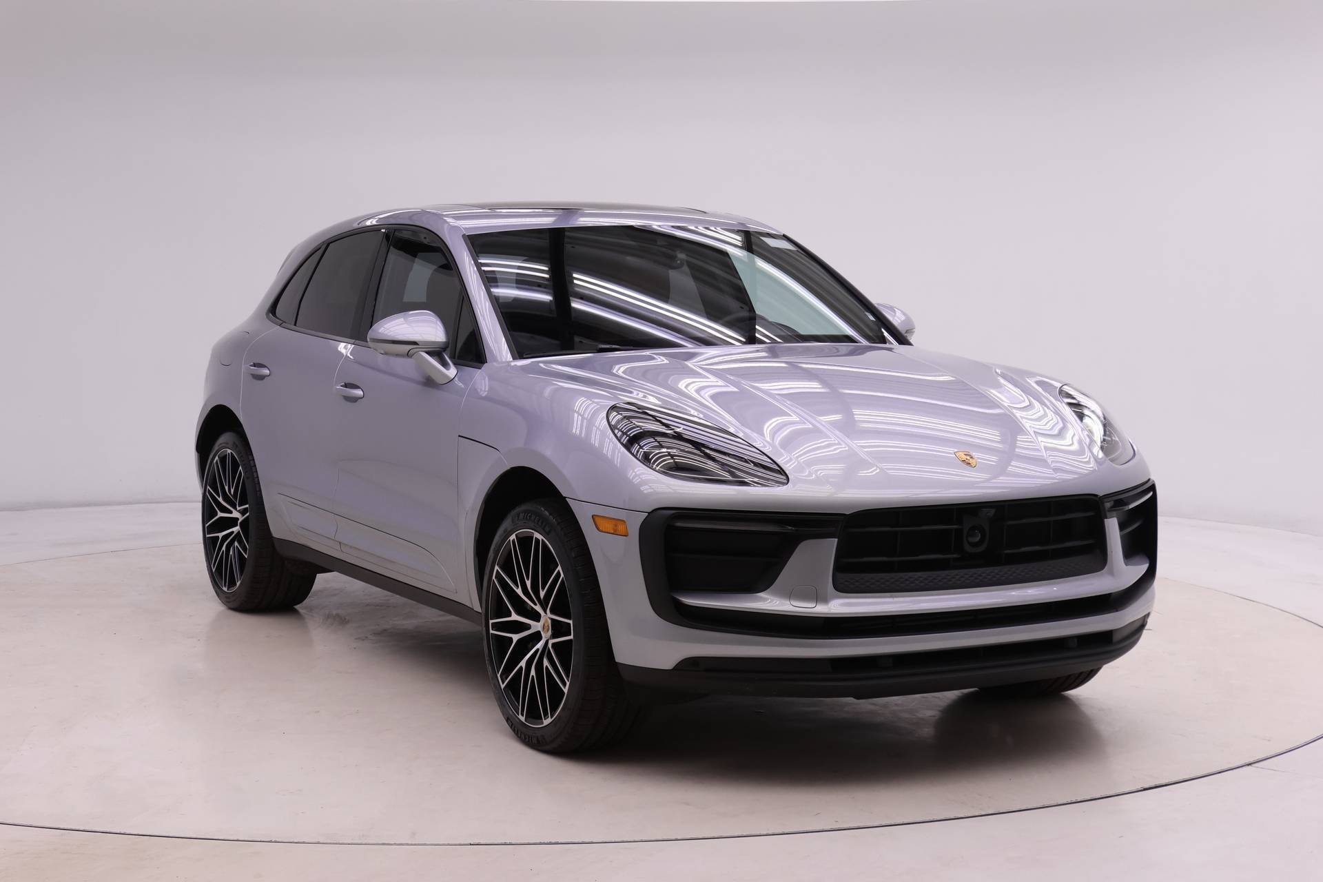 Used 2025 Porsche Macan image 9