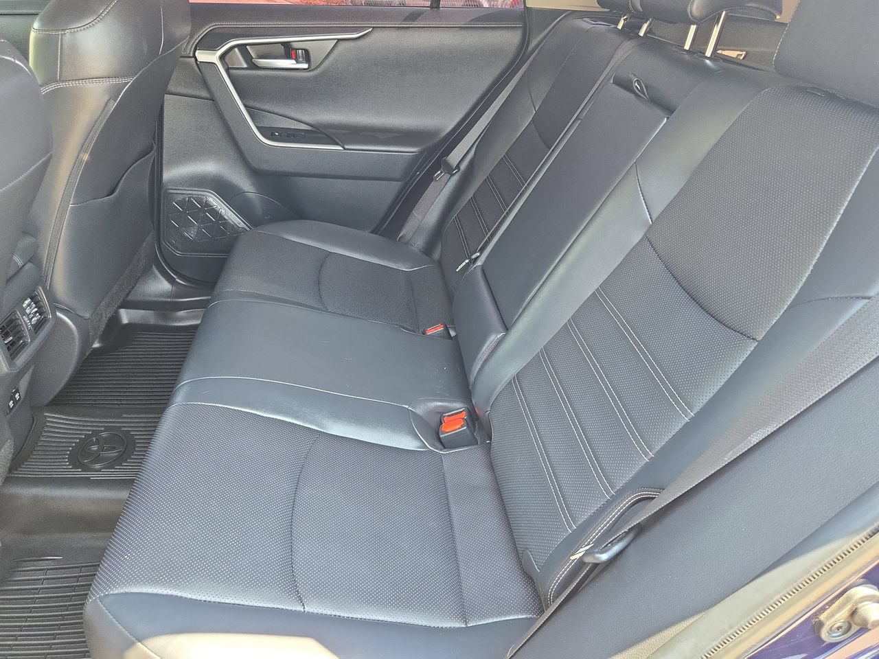 Used 2020 Toyota RAV4 Limited FWD image 14