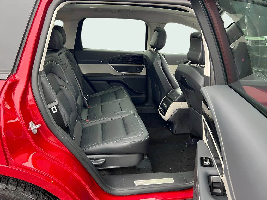 Used 2025 Lincoln Nautilus Reserve image 19