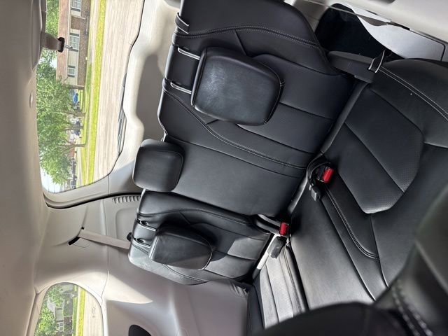 Used 2023 Chrysler Pacifica Touring-L FWD image 19