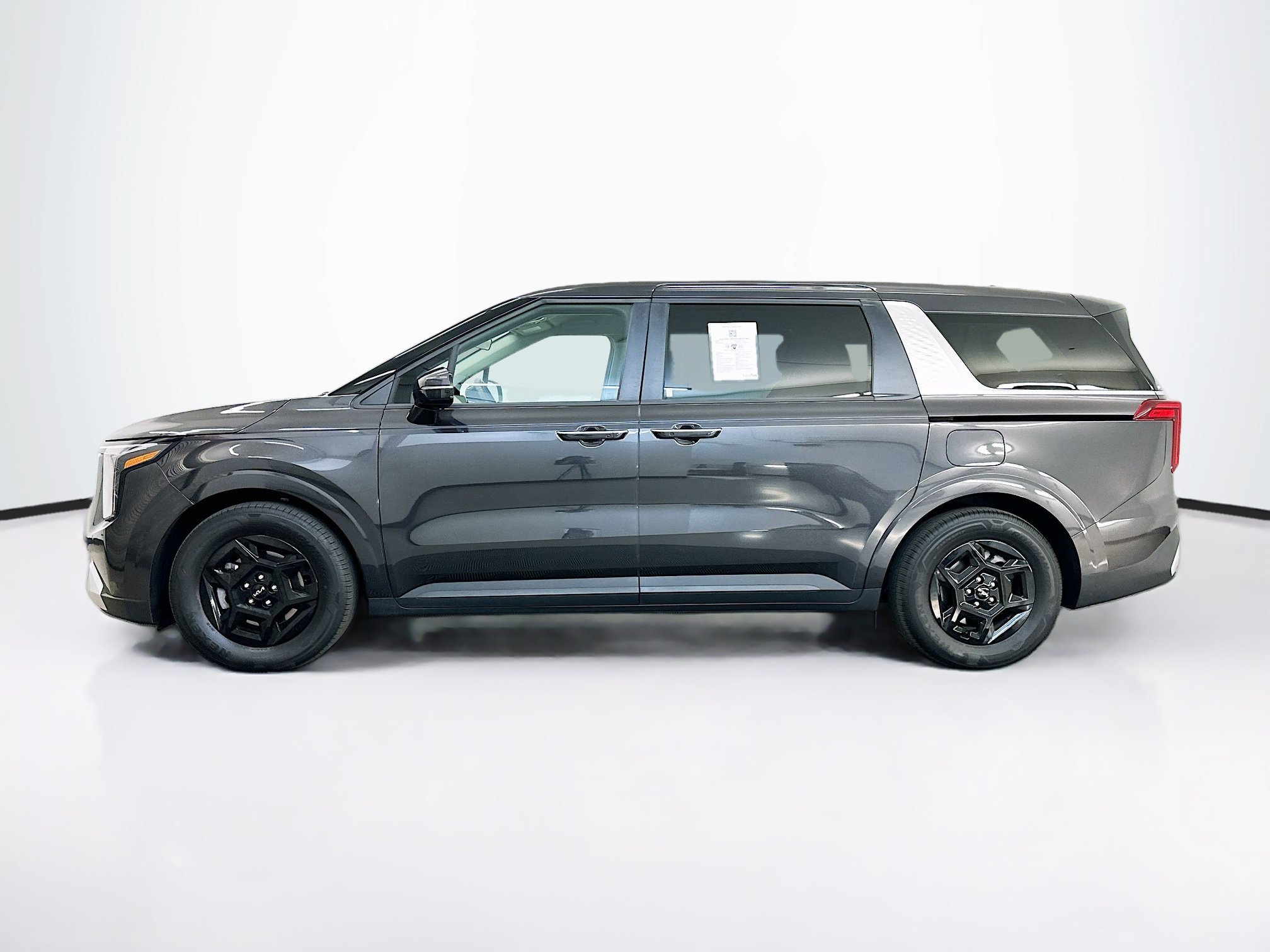 Used 2026 Kia Carnival FWD image 4