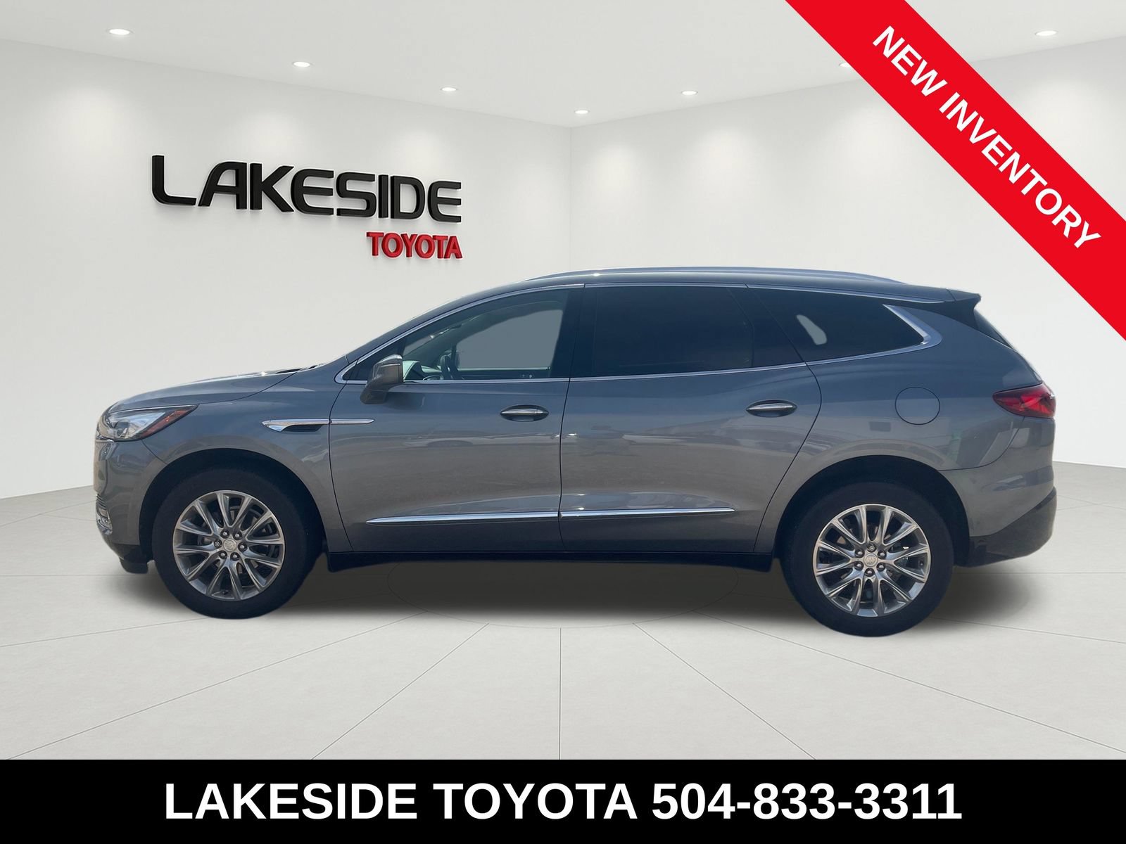 Used 2020 Buick Enclave Essence w/ Sound and Sites Package FWD image 2