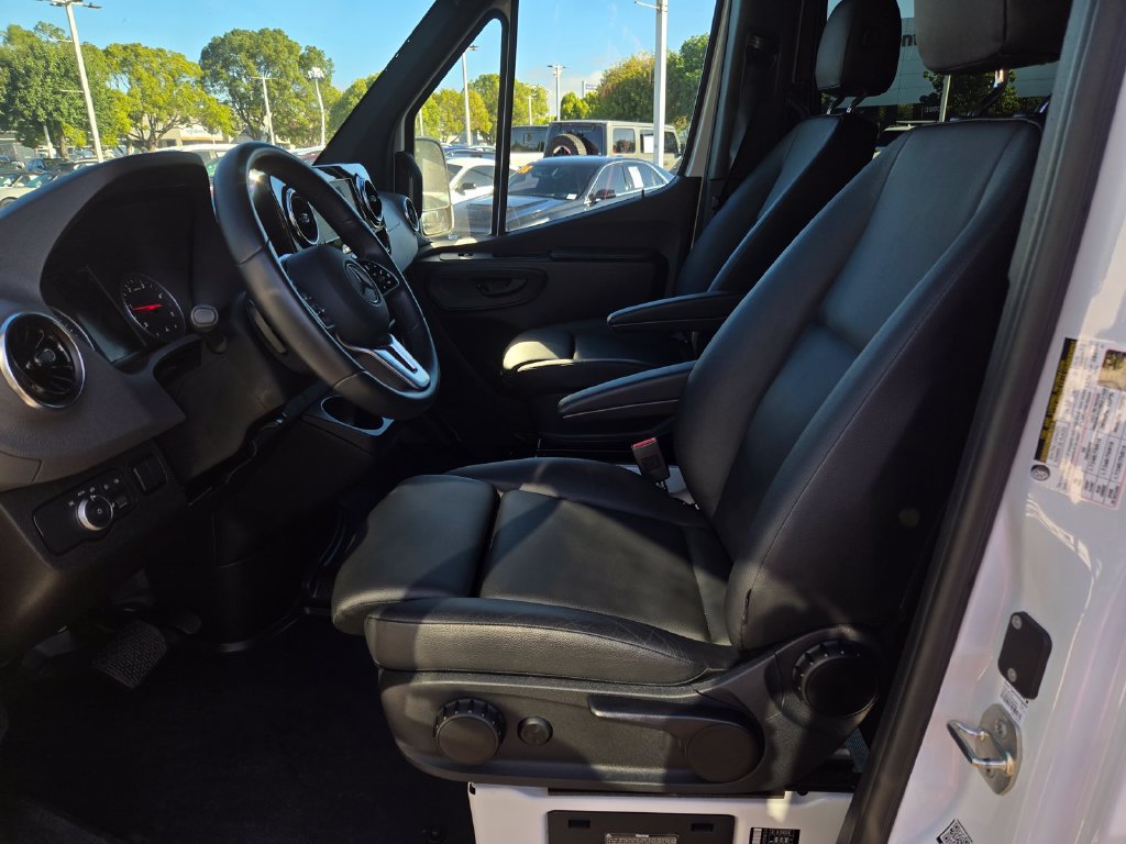 Used 2024 Mercedes-Benz Sprinter 2500 image 20