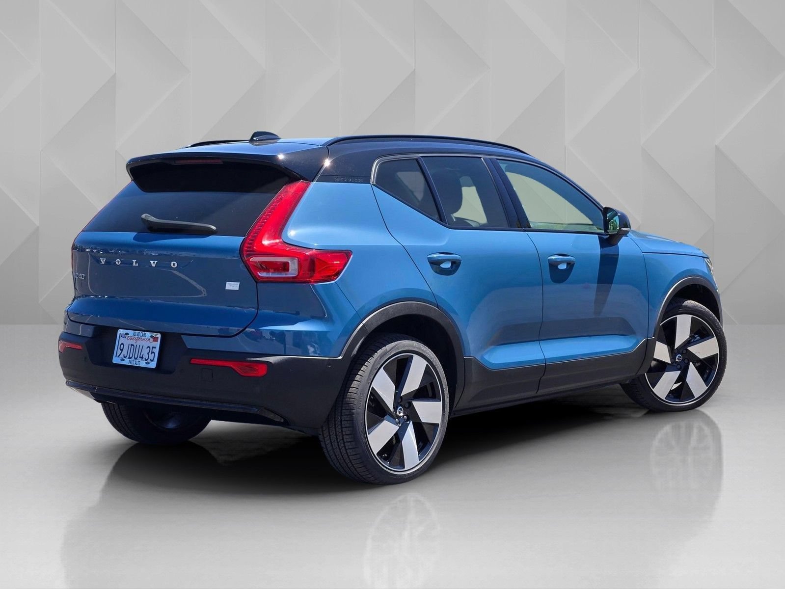 Certified 2023 Volvo XC40 Recharge Ultimate AWD/4WD image 9