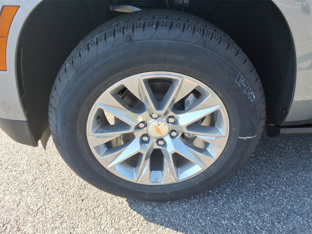 New 2026 Chevrolet Suburban Premier image 9