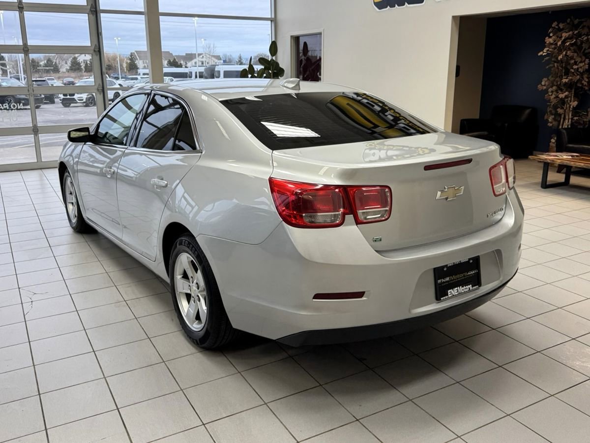 Used 2016 Chevrolet Malibu LT image 3