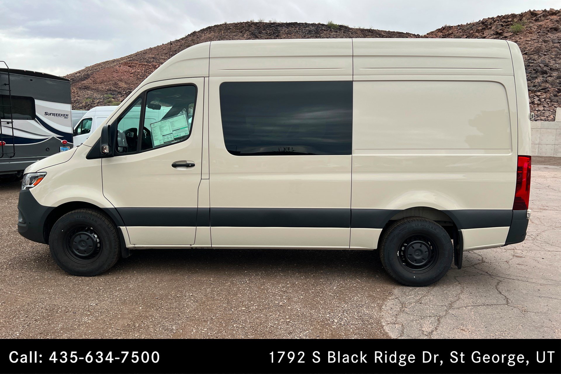 Used 2025 Mercedes-Benz Sprinter 2500 image 2