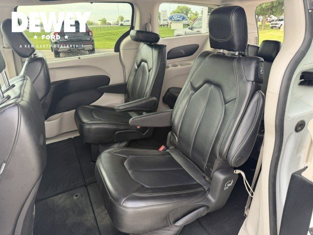 Used 2023 Chrysler Pacifica Touring-L FWD image 22