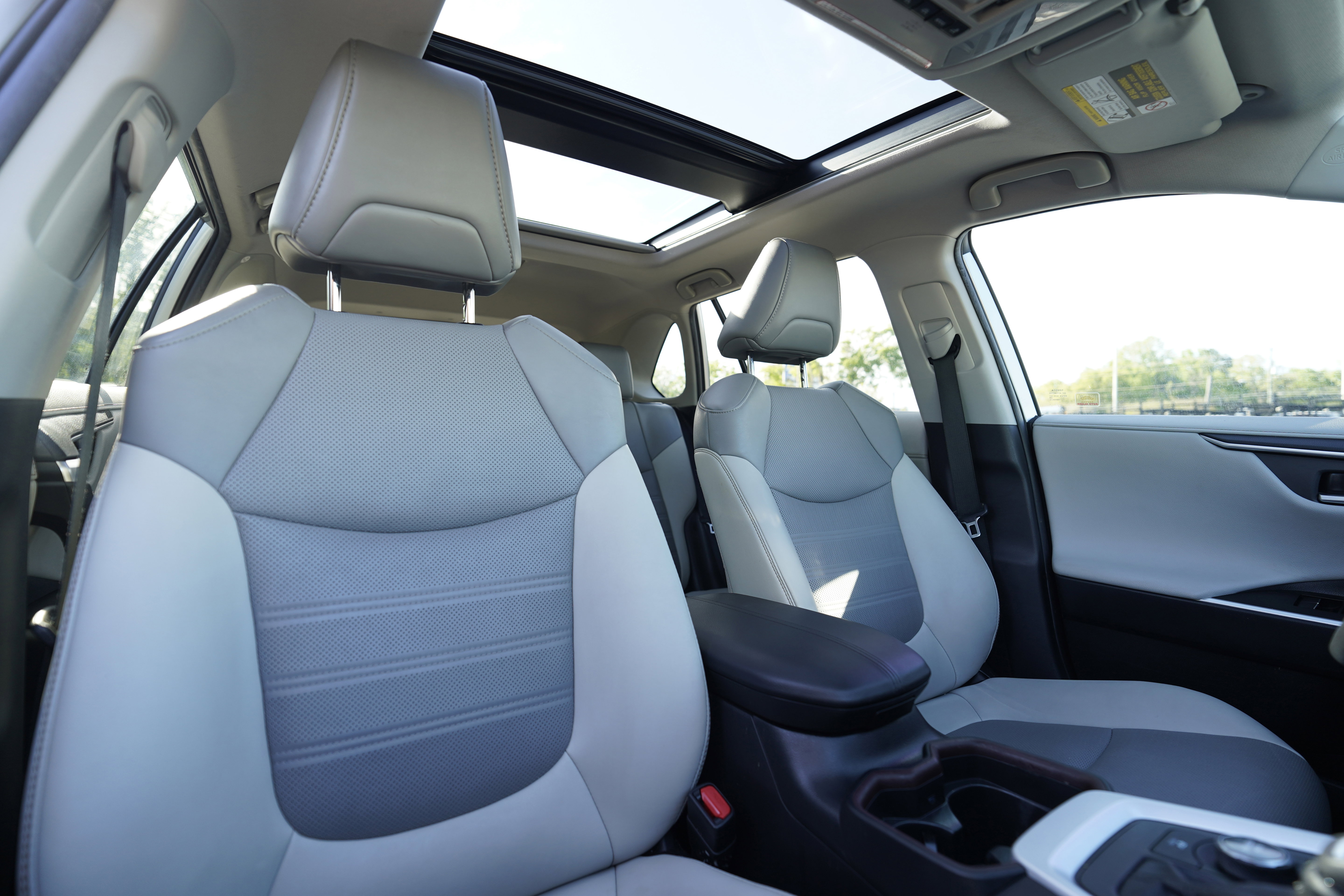 Used 2021 Toyota RAV4 Limited AWD/4WD image 10