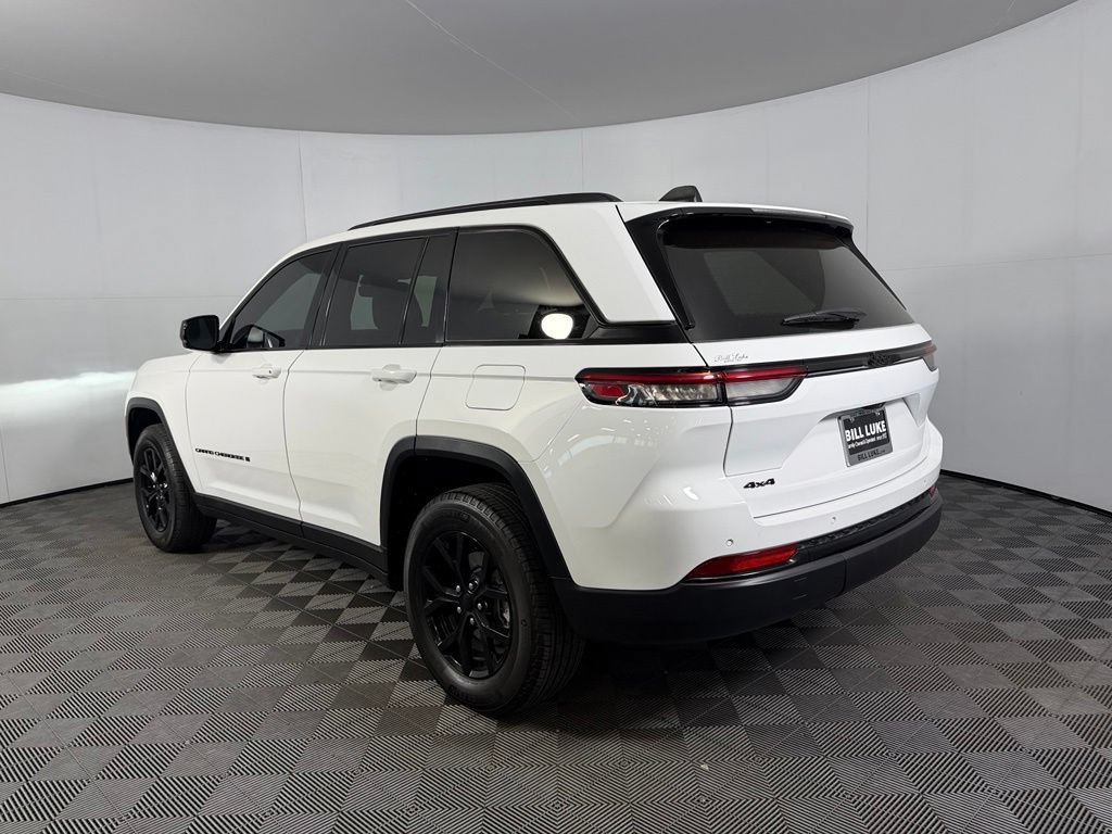Certified 2025 Jeep Grand Cherokee Altitude AWD/4WD image 9
