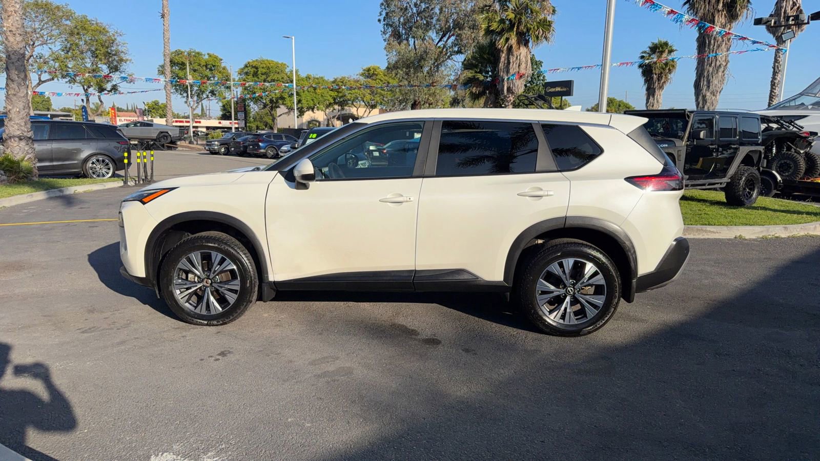 Used 2023 Nissan Rogue SV FWD image 5