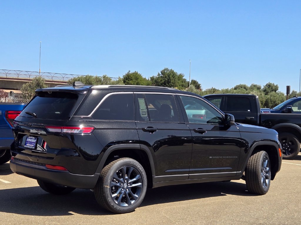 New 2026 Jeep Grand Cherokee Limited AWD/4WD image 2