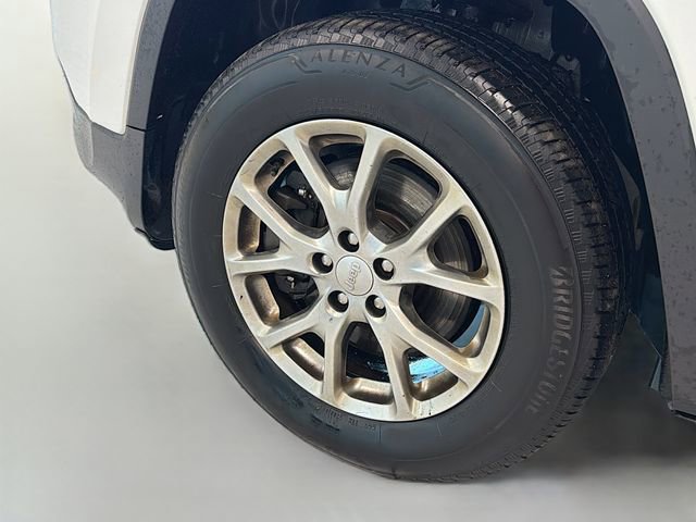 Used 2018 Jeep Cherokee Latitude Plus w/ Cold Weather Group image 28