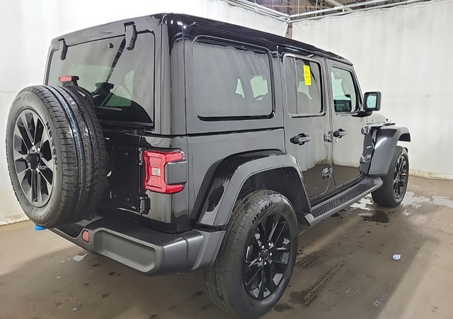 Used 2024 Jeep Wrangler Unlimited Sahara w/ Technology Group AWD/4WD image 15