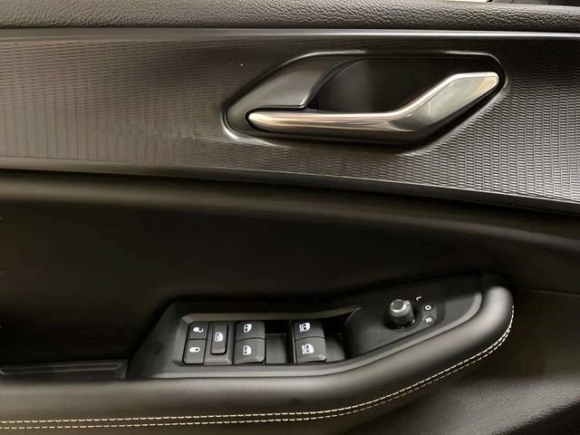 Used 2024 Jeep Grand Cherokee Laredo RWD image 27