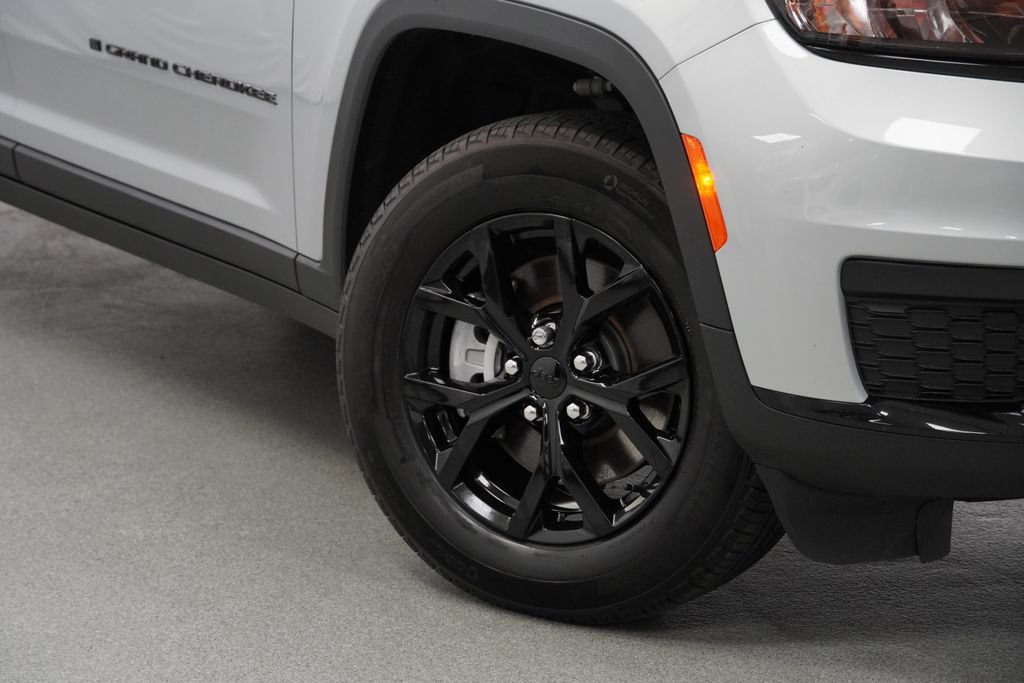 Certified 2024 Jeep Grand Cherokee L Altitude AWD/4WD image 4