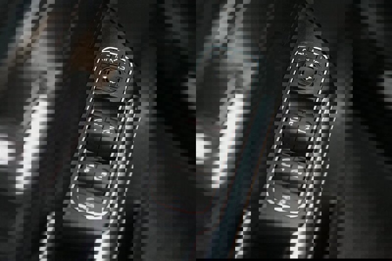 Used 2021 Mercedes-Benz GLA 250 4MATIC w/ Premium Package image 9