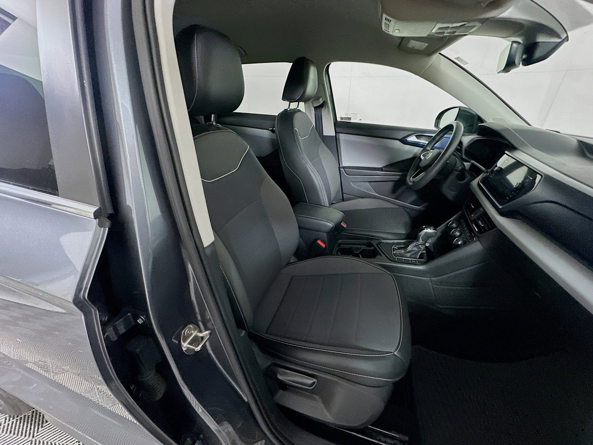 Used 2023 Volkswagen Taos SE image 28