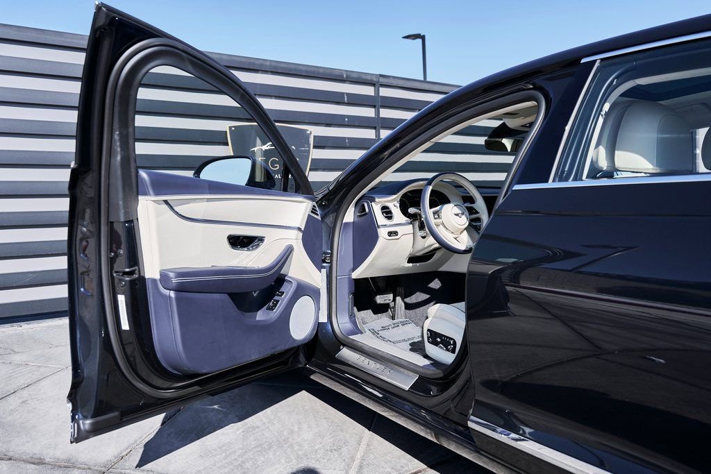 Used 2024 Bentley Flying Spur V8 AWD/4WD image 28