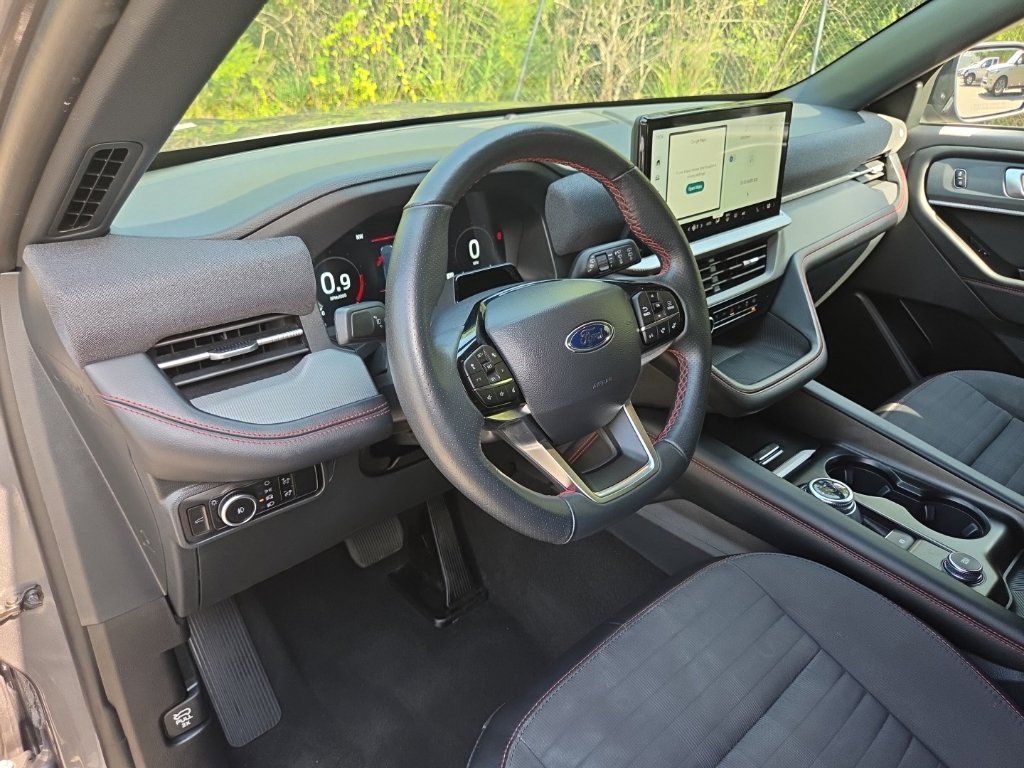 Used 2025 Ford Explorer ST-Line AWD/4WD image 16