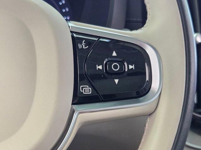 Certified 2023 Volvo XC60 B5 Ultimate w/ Protection Package Premier image 36