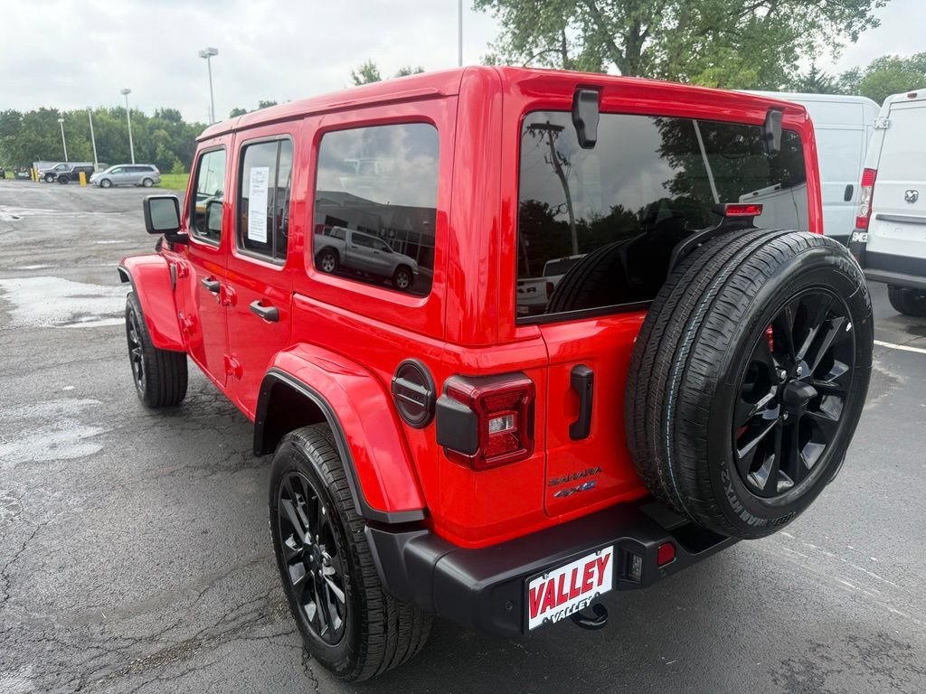 Used 2025 Jeep Wrangler Unlimited Sahara w/ Safety Group AWD/4WD image 6