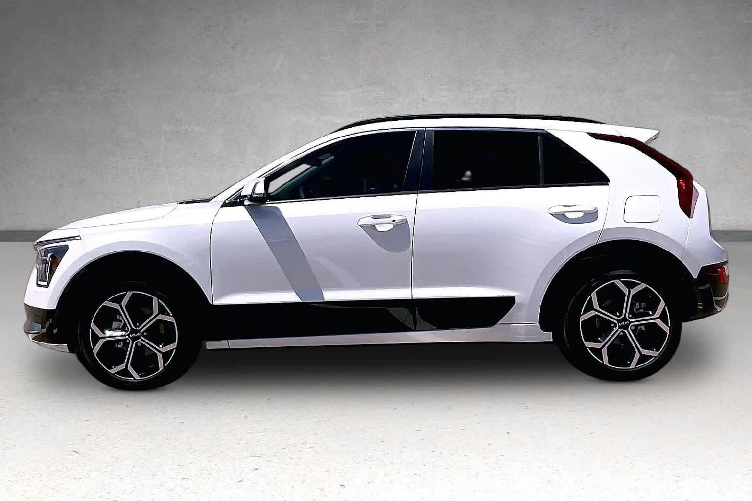 Certified 2023 Kia Niro EX Touring FWD image 3