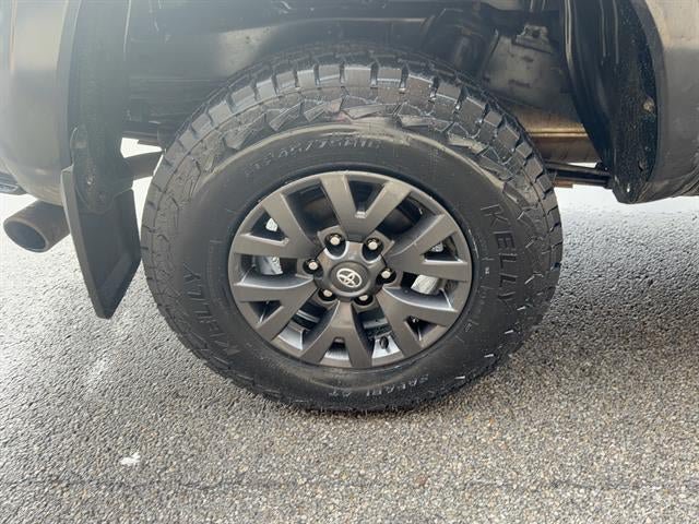 Used 2021 Toyota Tacoma SR5 AWD/4WD image 12