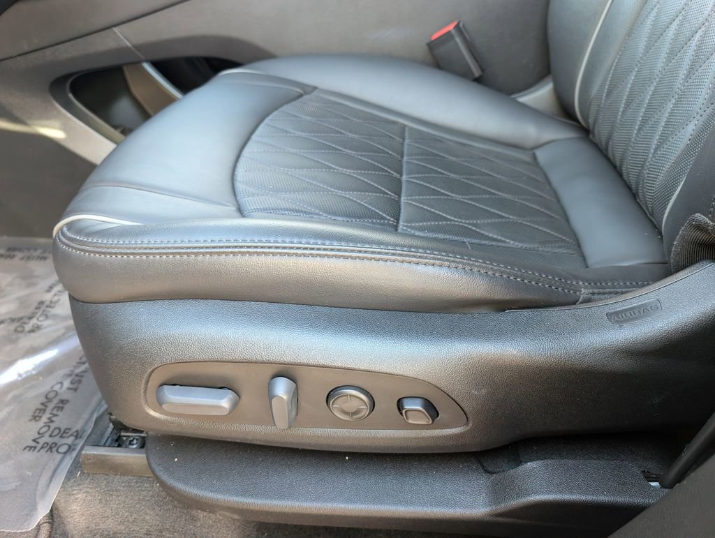 Used 2024 Buick Enclave Avenir image 13